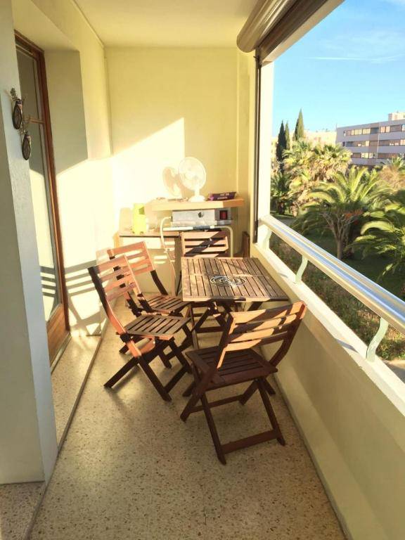 Flat with loggia at 10min from the BEACH