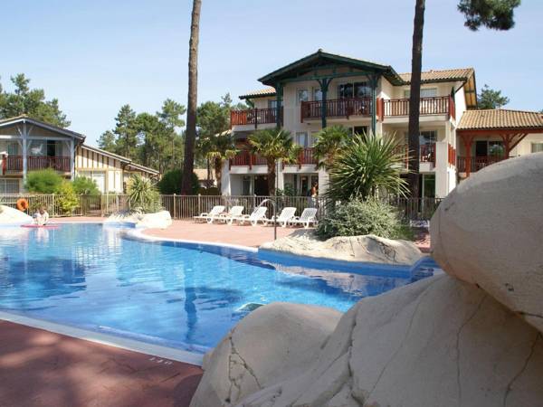 Semi-detached holiday home in green surroundings