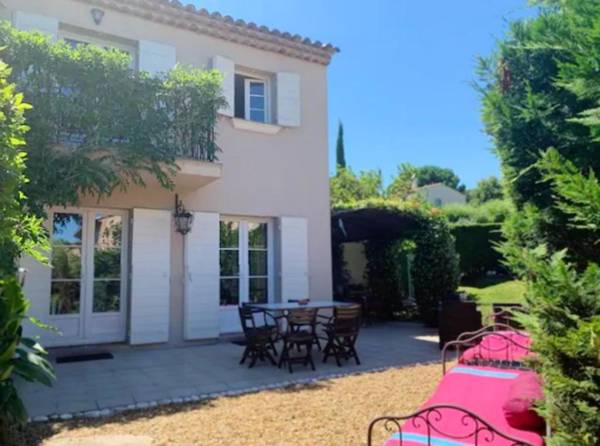 Maison de 4 chambres avec piscine partagee jardin clos et wifi a Gassin a 2 km de la plage