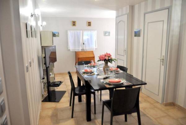 Maison d'une chambre avec piscine privee jardin clos et wifi a Gargas