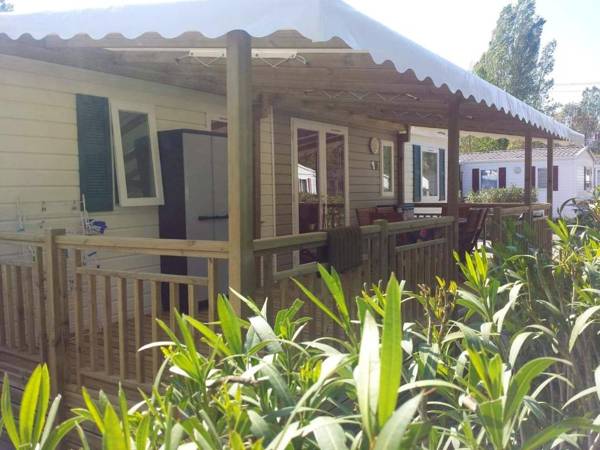 Bungalow de 3 chambres avec piscine partagee terrasse amenagee et wifi a Frejus a 8 km de la plage