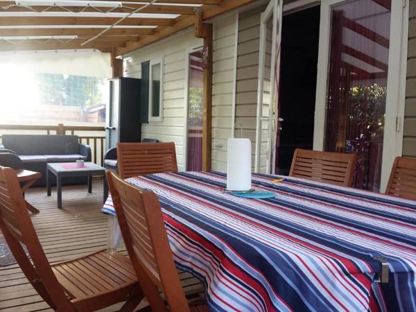 Bungalow de 3 chambres avec piscine partagee terrasse amenagee et wifi a Frejus a 8 km de la plage