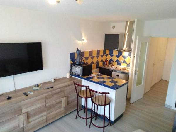 Studio avec vue sur la ville piscine partagee et balcon amenage a Frejus a 2 km de la plage