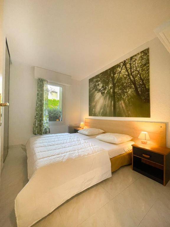 SUPERB apartment with GARDEN near the sea