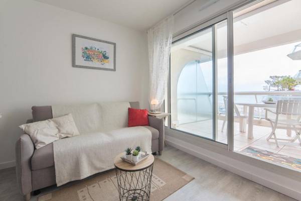 Studio vue mer avec grande terrasse