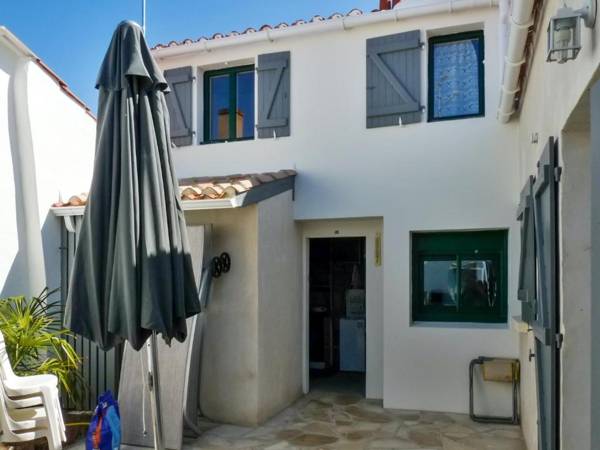 Maison de 2 chambres a Saint Gilles Croix de Vie a 300 m de la plage avec terrasse amenagee et wifi