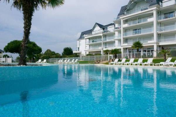 Charming holiday home with dishwasher located at golf course