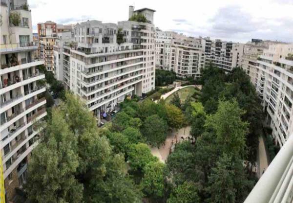 Luxurious FullySanitize Apartment with balcony free parking in heart of Courbevoie La Defense