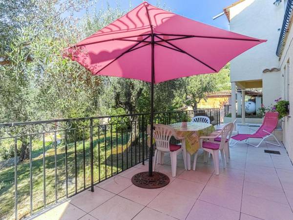 Snug Holiday Home with Terrace Garden Garden Furniture