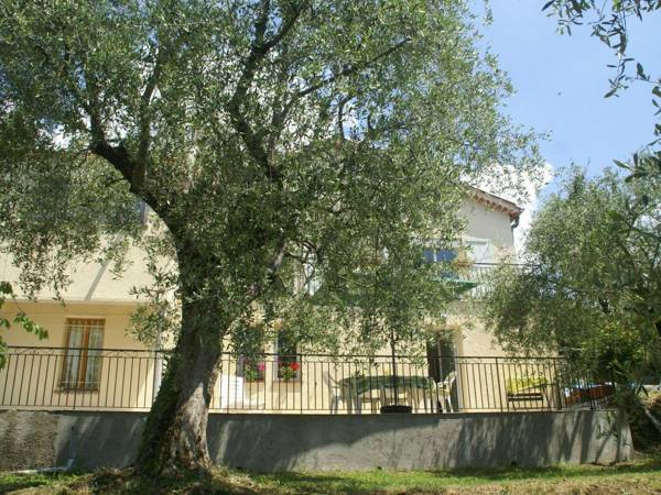 Snug Holiday Home with Terrace Garden Garden Furniture