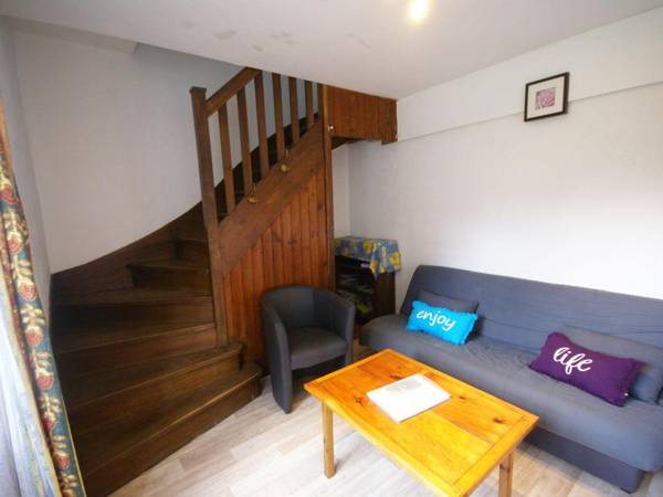 Beautiful Holiday Home with Pool BBQ Garden Deckchairs