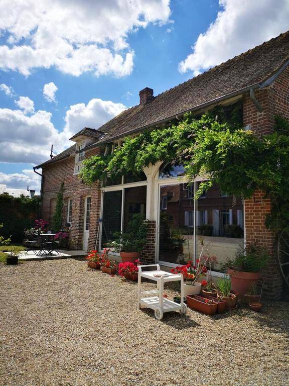 Maison de 2 chambres avec jardin clos et wifi a Le Vaudreuil