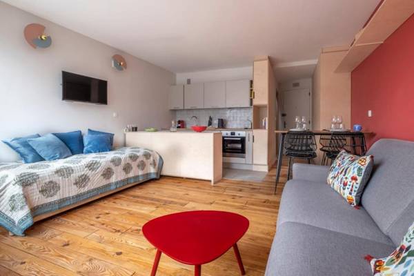 Modern studio with Mont Blanc view and pool