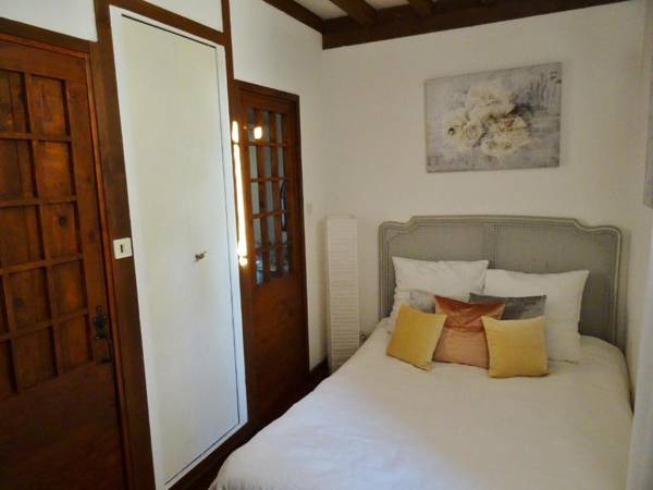 Très beau Mas Provençal avec Piscine Privée Chauffée située aux Vignères en campagne proche de l'Isle sur La Sorgue au cœur du Luberon 10 personnes LS2-259 Alemando