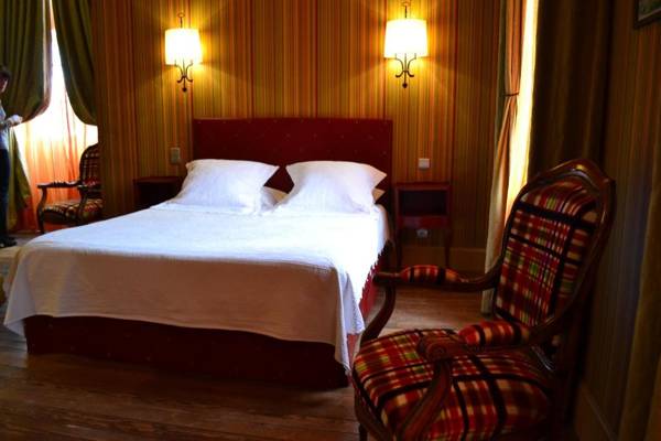 Demeure Saint Louis cité 10mn à pieds piscine chauffée Clim AC Parking privé