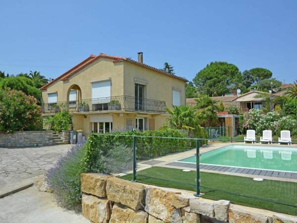 Beautiful Villa in Carcassonne with Shared Pool Jacuzzi