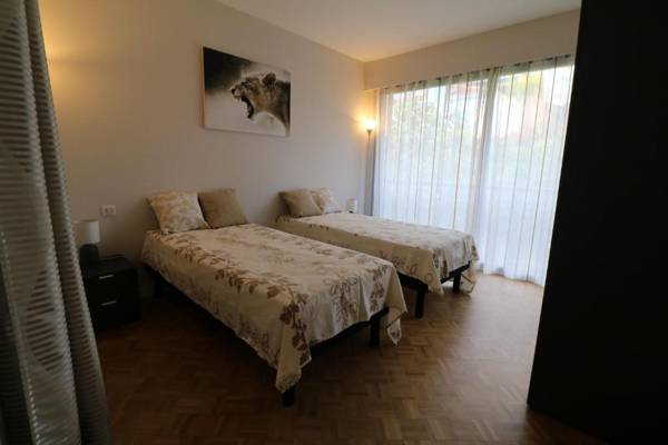 2 3 and 4 bedroom sea view Forville Apartments 5 mins from the Palais