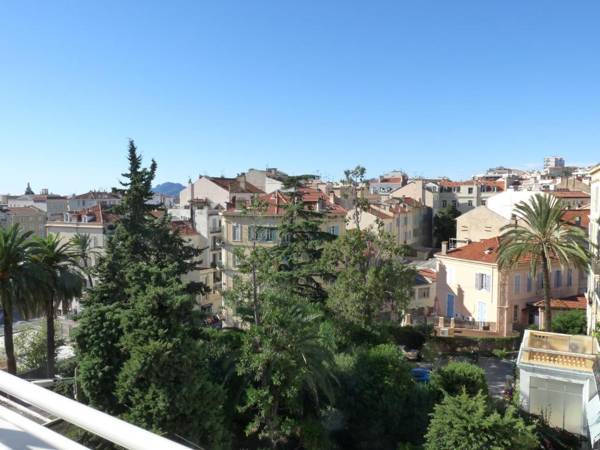 Superb penthouse in centre of Cannes Stunning views air-conditioning internet Near the Palais 532