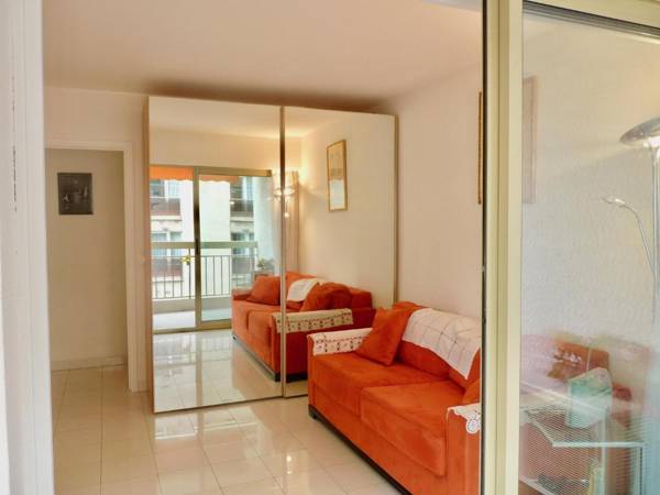 One bedroom apartment in the center of Cannes next to the Carlton a few meters from the Croisette - 367