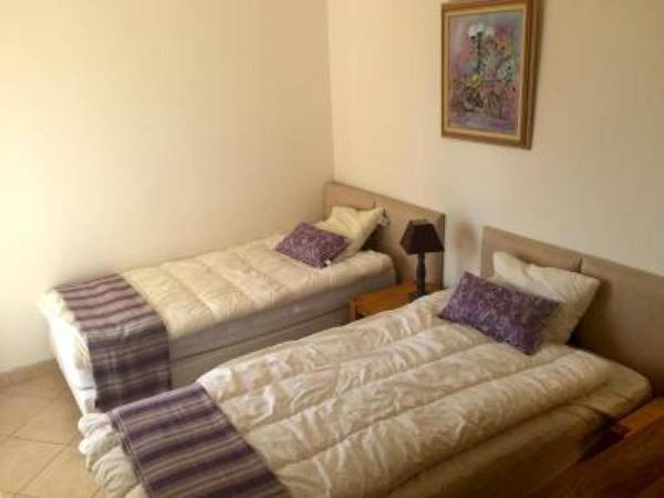 Pleasant 2 Bed Apartment in the calm Palm Beach area of Cannes with beaches nearby on all sides 1525