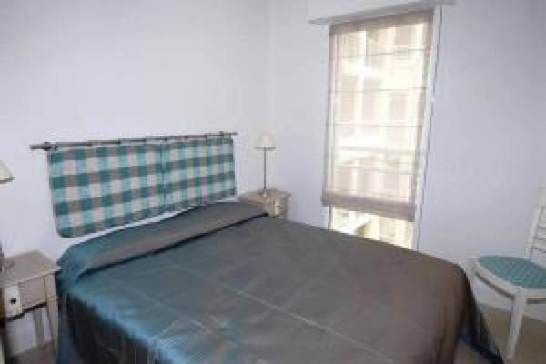 Stunning 2 Bed 2 Bath Apt on the Cannes sea front has swimming pool and is a secure modern building 464