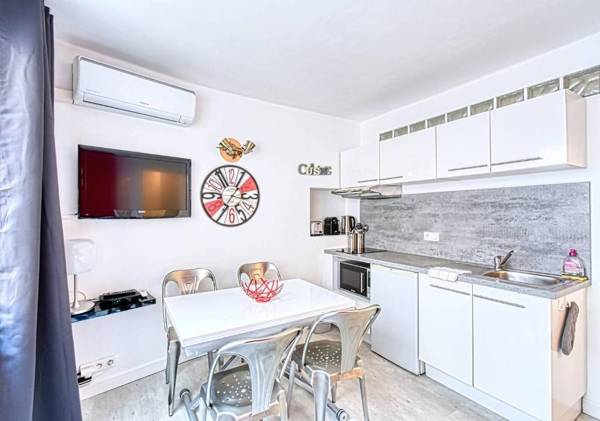Cosy Flat near Croisette by GuestReady