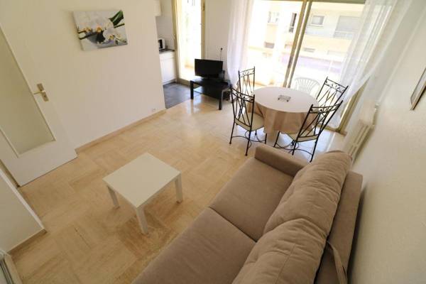 Studio with balcony Palais Royal 1 min Croisette 8 mins from the Palais 108