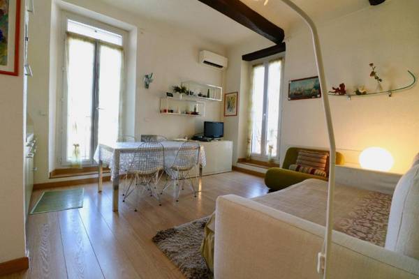 1 bedroom Suquet 6 min from the Palais balcony city & port view 220