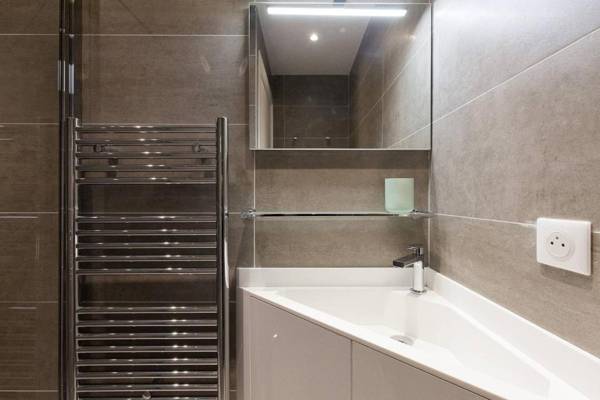 On la Croisette: luxe 2 bedrooms/ 2 baths