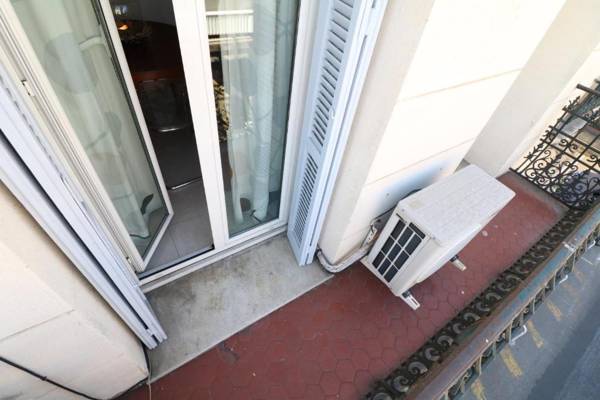 2 bedroom Forville. 8 mins from the Palais. 328