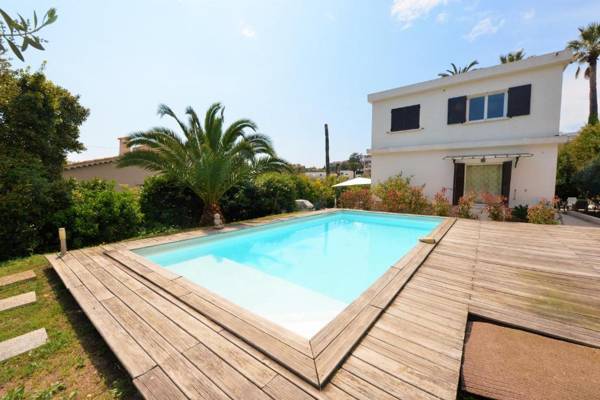 beautiful villa 3 rooms 165 m² on 2 levels.