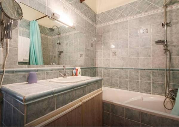 Provencal Style and Large 1 Bedroom Rue Florian