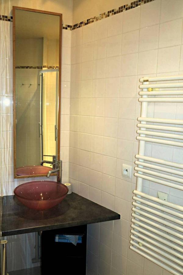 Cosy and Elegant 1 Bedroom Rue Florian