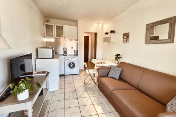 Cannes 5 minutes walking to the Palais