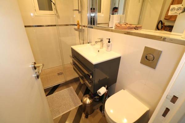 Beautiful 3 bedroom. Direct sea view. 401