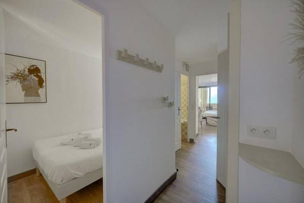 IMMOGROOM - 2 Rooms sea view renovated - Pool - Terrace - Parking
