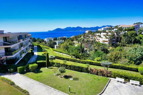 Magnificent two-bedroom apartment with sea view