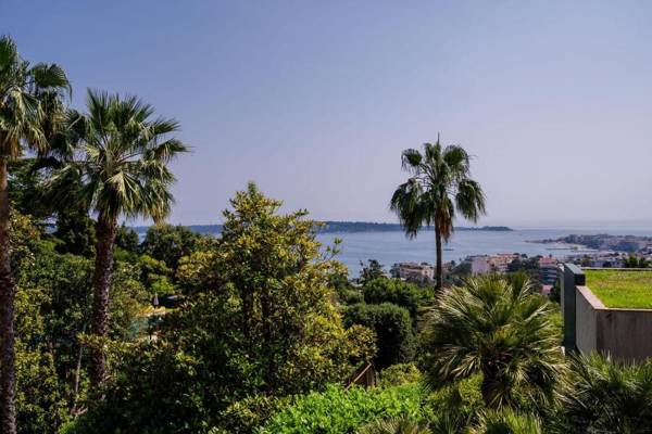 SERRENDY 100m APARTMENT TERRACE VIEW OF THE SEA SWIMMING POOL