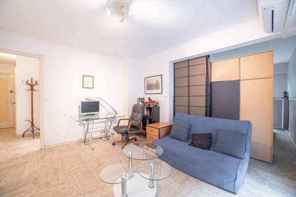 Workspace - Spacious apartment near the city center and La Croisette beaches