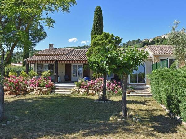 Villa. Near Callian Centre. Private Terrace. Private Garden. Boules Court