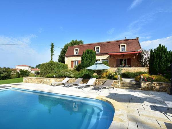 Cozy Holiday Home in Coux-et-Bigaroque with a Private Pool