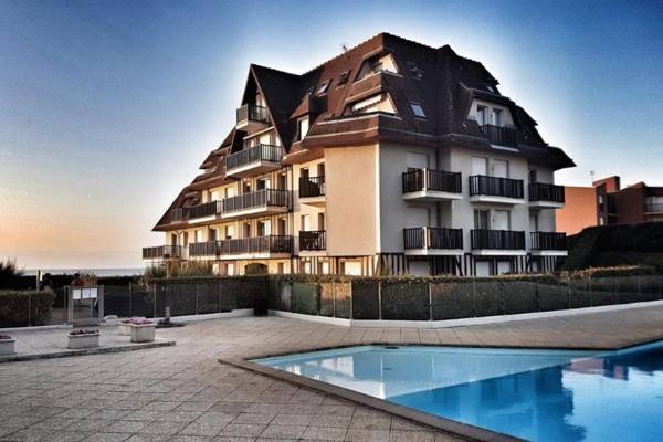 Flat with SWIMMING POOL - direct access to sea