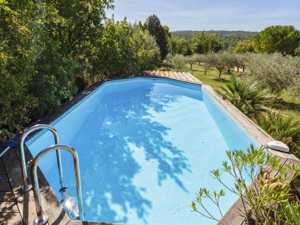 Detached house with private pool 4 km from the medieval town of Brignoles