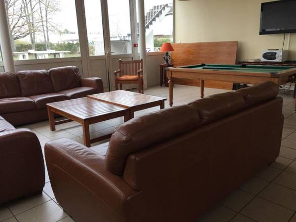 Crjs Et Auberge De Jeunesse