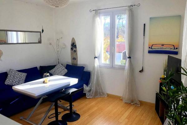 Charming flat with TERRACE 500m from the BEACH