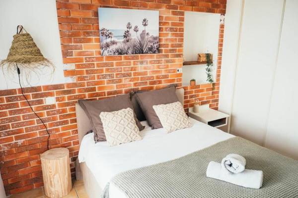 LITTLE OASIS - private terrasse near the center and the beach