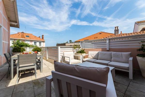 GAMBETTA KEYWEEK Duplex with Terrace and Parking in Biarritz Center