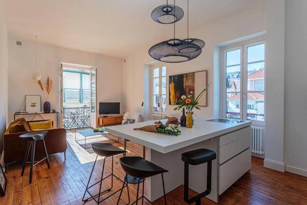 ENEKO KEYWEEK Apartment with car park and balcony in Biarritz center