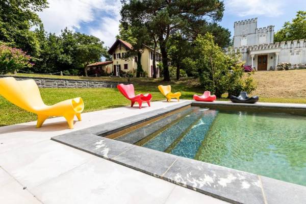 LES ECURIES KEYWEEK villa with swimming pool in wooded park Biarritz