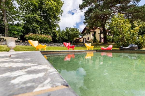 LES ECURIES KEYWEEK villa with swimming pool in wooded park Biarritz